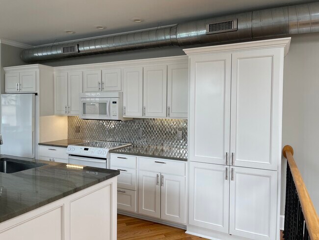 Building Photo - 116 E Council St