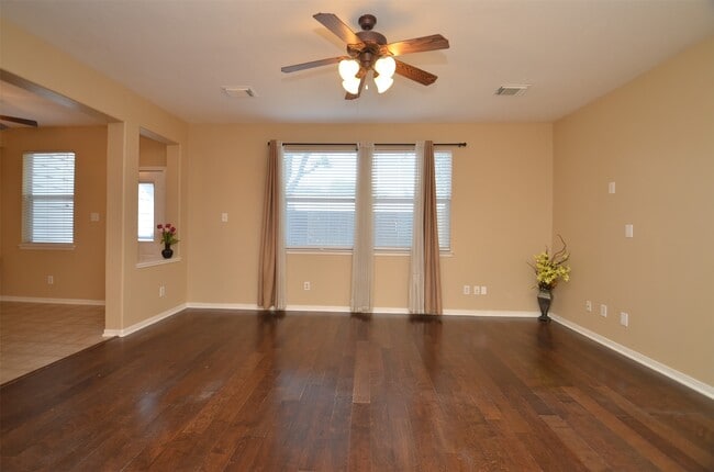 Building Photo - 2911 Meadowglen Cove