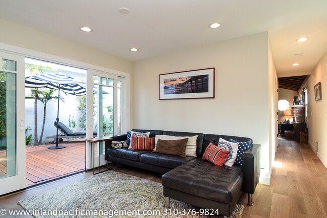 Building Photo - Exquisitely Remodeled Craftsman Style Home
