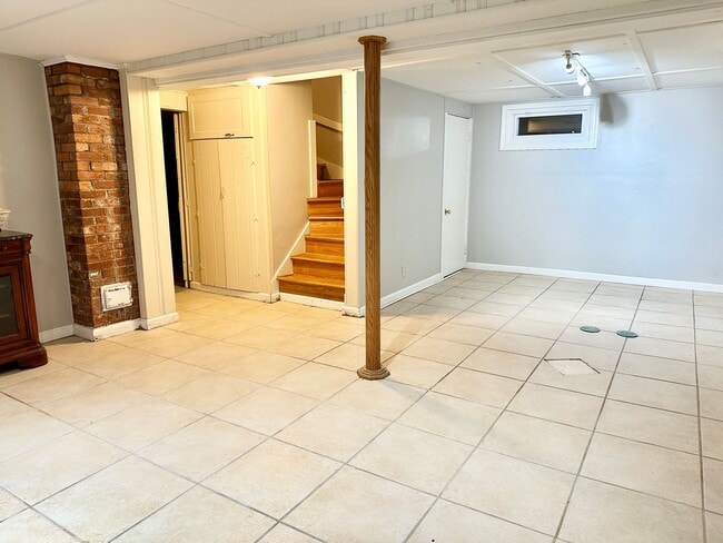 Building Photo - Updated 4 Bedroom House