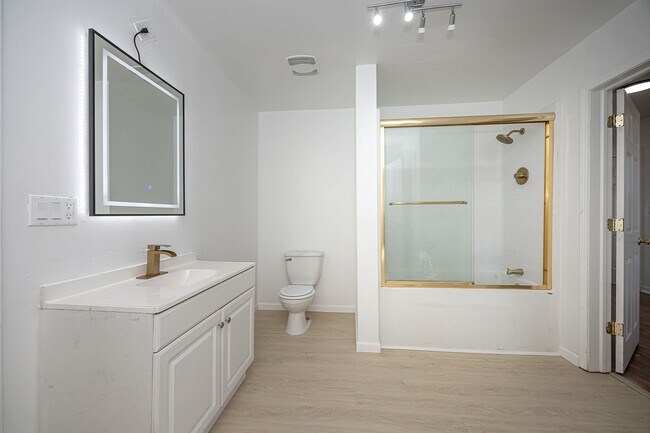 Building Photo - ADORABLE HOME FOR RENT