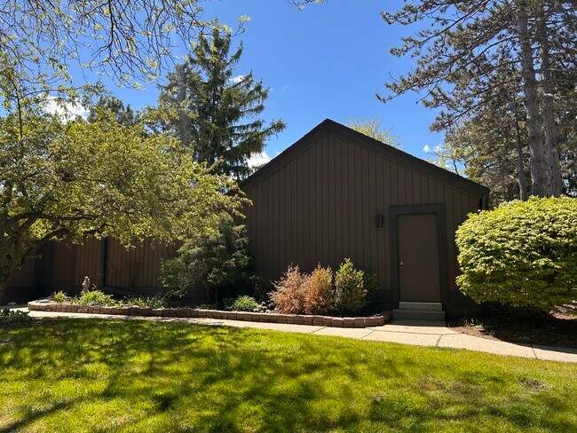 Building Photo - 18 Northwick Ct