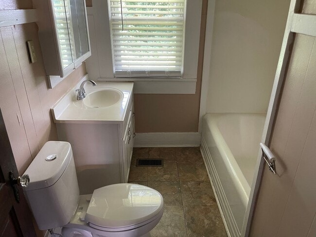 Building Photo - Samford Ave Duplex Available!