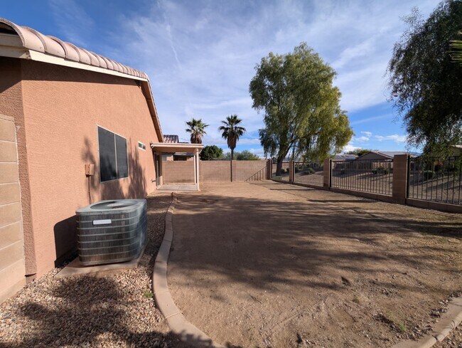 Building Photo - 15843 W Madison St