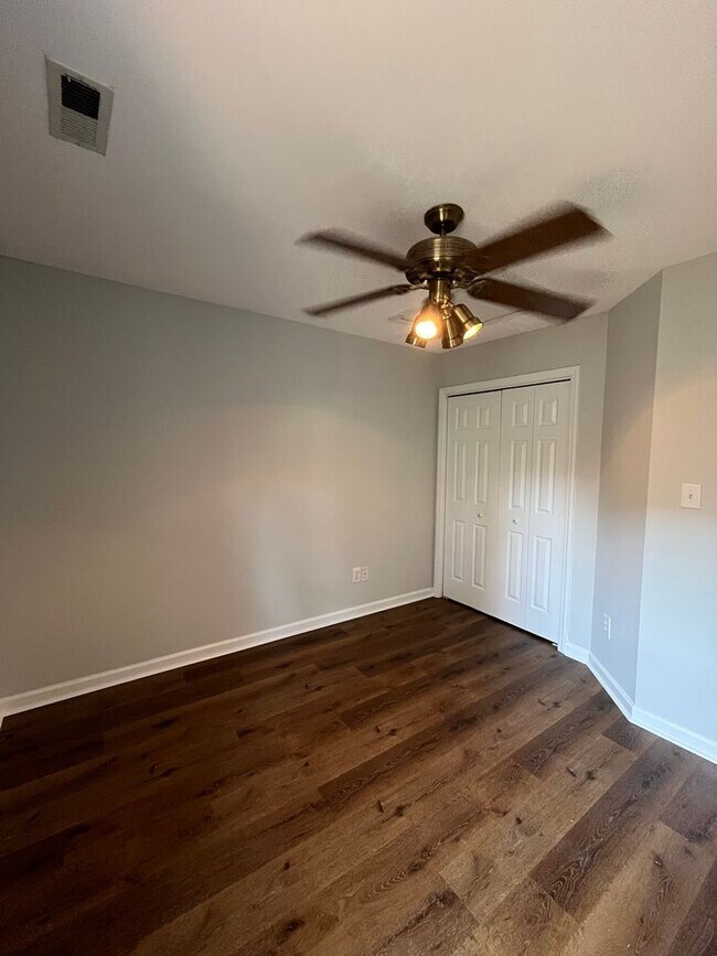 Building Photo - Discover this well-maintained 3-bedroom, 2-bath home in Wilmington, NC