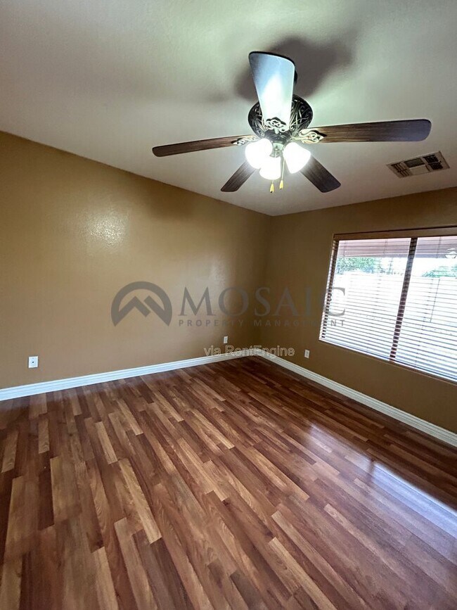 Building Photo - 10348 E Crescent Ave