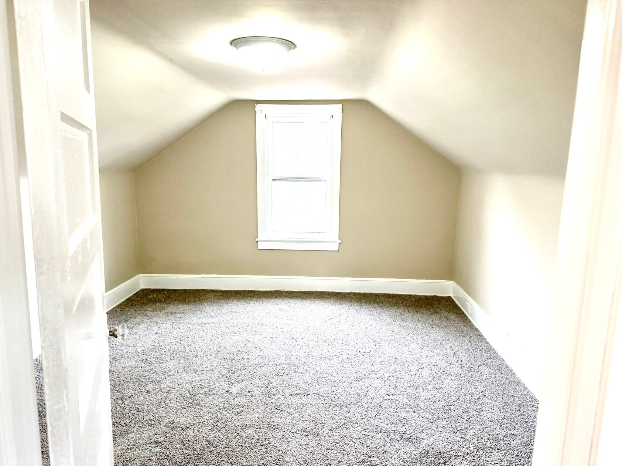 Building Photo - 519 N Lincoln Ave