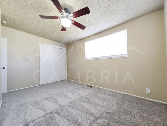 Building Photo - 1637 Paradise Ln