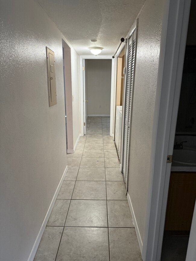 Building Photo - Avalon Unit 6