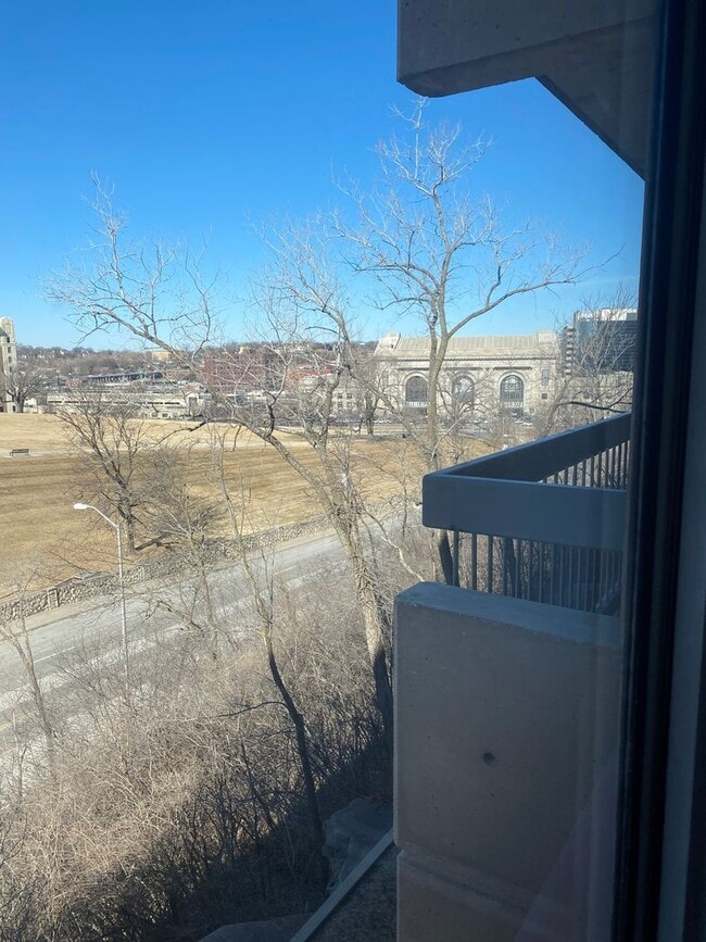 Building Photo - Santa Fe Condo- NEWLY REMODELED & MOVE-IN READY!!