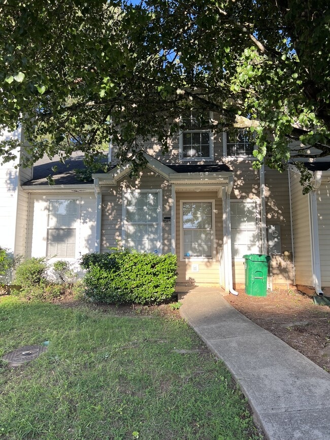 Primary Photo - 2340 Wellington Cir