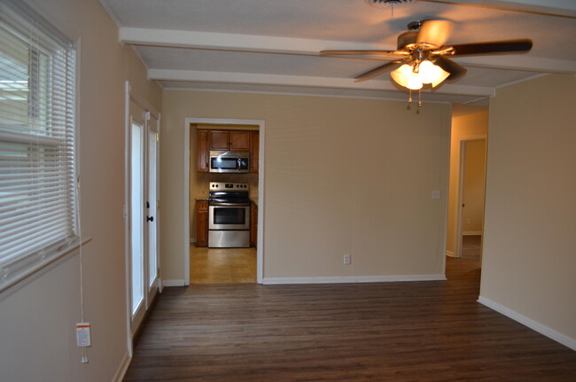 Building Photo - 221 Merrymont Dr