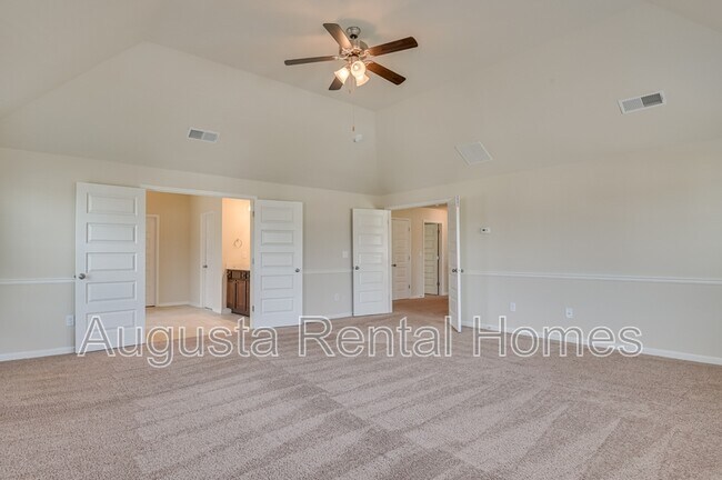 Building Photo - 5014 Vine Ln