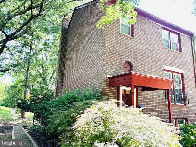 Building Photo - 11741 N Shore Dr