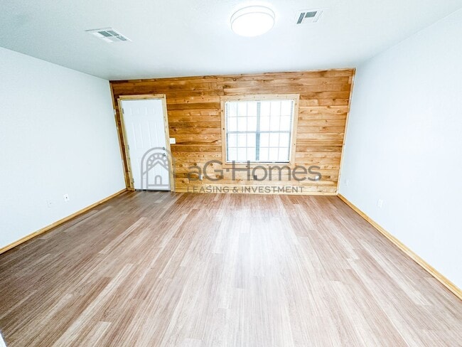 Building Photo - 2212 Doris Ave