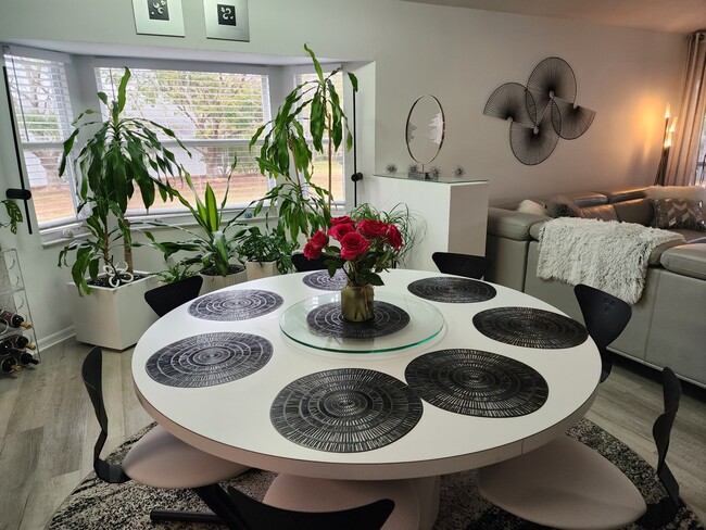 Building Photo - 1876 W Shanelle Path