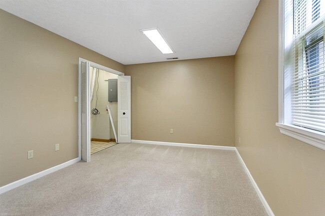 Building Photo - 305 Cherokee Dr