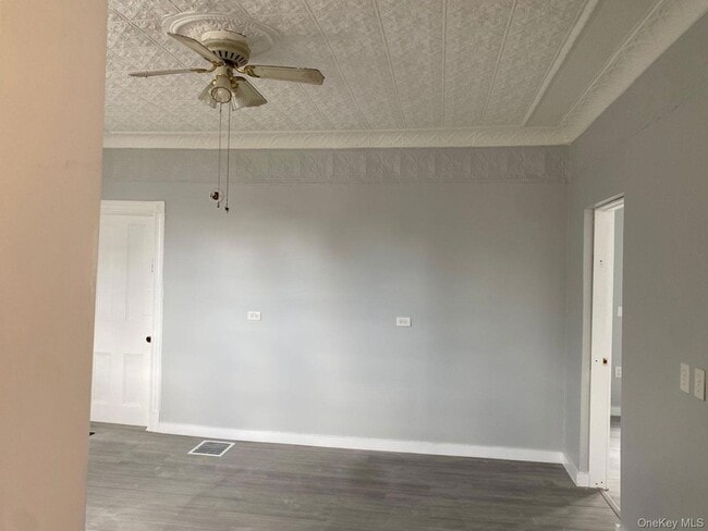 Building Photo - 14 Glass St