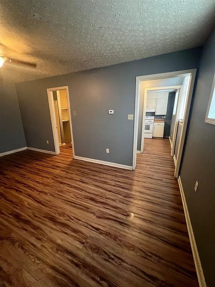 Building Photo - 102 E 2nd St