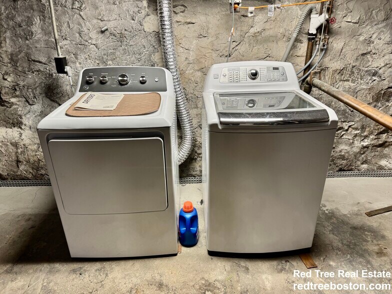 Building Photo - 324 Beech St