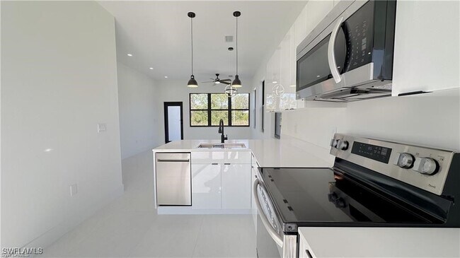 Building Photo - 714 Chambers St E