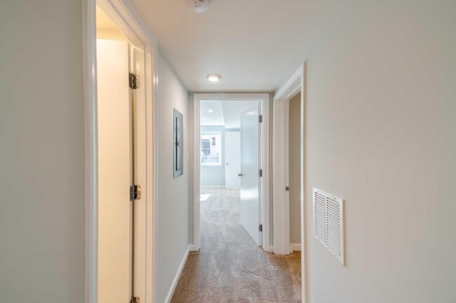 Building Photo - 653 St Francis Blvd