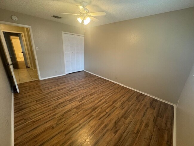 Building Photo - What a Gem! Spacious, Renovated 1-Story Ho...