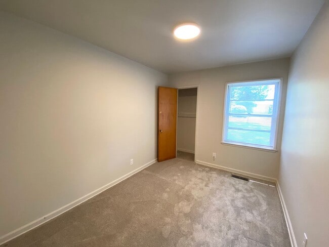 Building Photo - COMING SOON!!  3 Bedroom, 1 Bath Home Available Now!