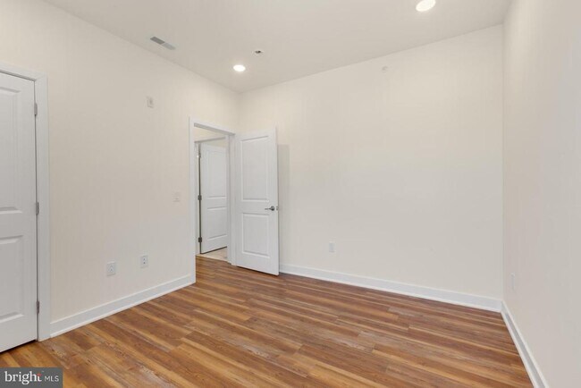 Building Photo - 2411 Kensington Ave