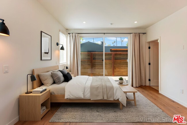 Building Photo - 1405 N Coronado St