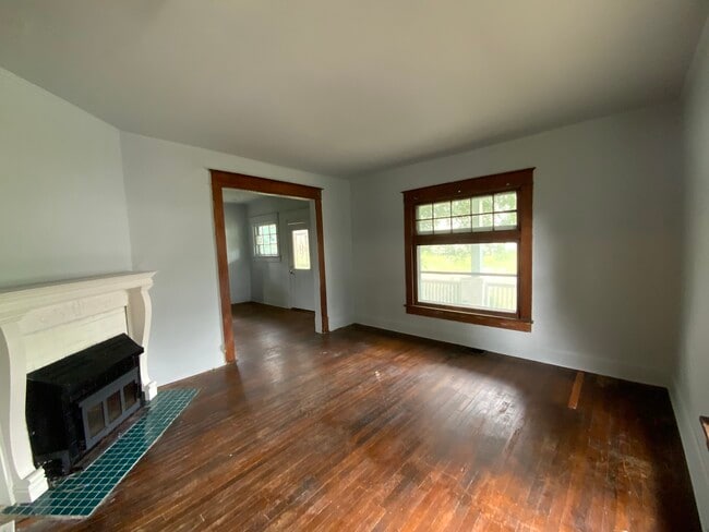 Building Photo - 1207 N Walnut St