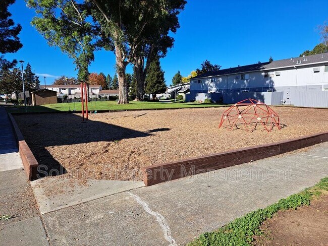 Building Photo - 145 Del Rey Ct
