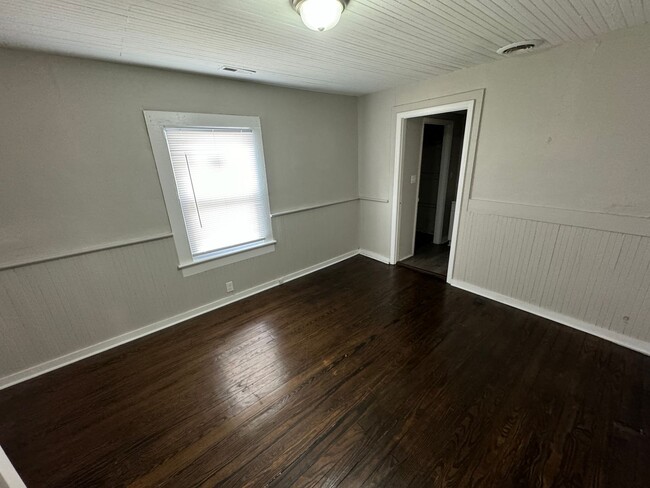 Building Photo - 2 Bedroom House for Rent