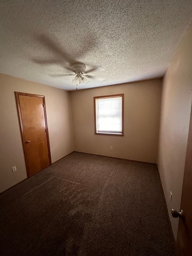 Building Photo - 1207 N Quincy Ave