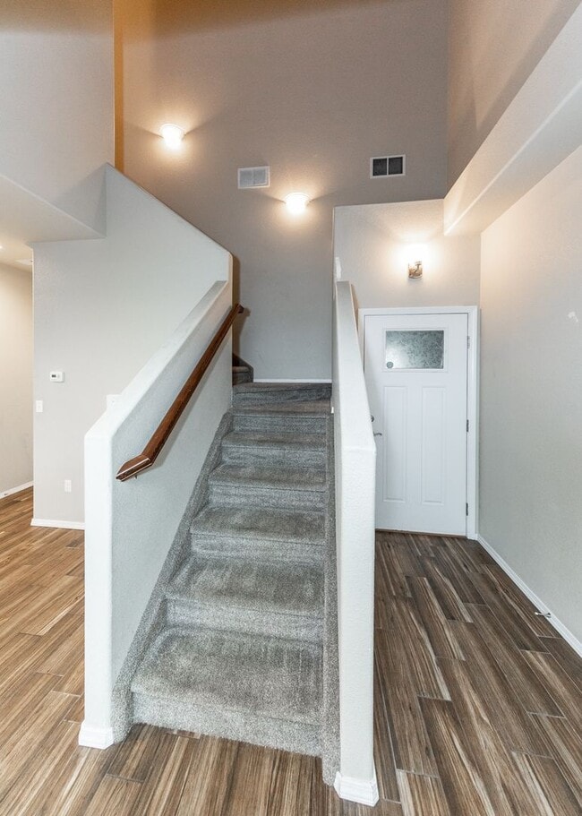 Building Photo - Newer Townhome Near Briargate