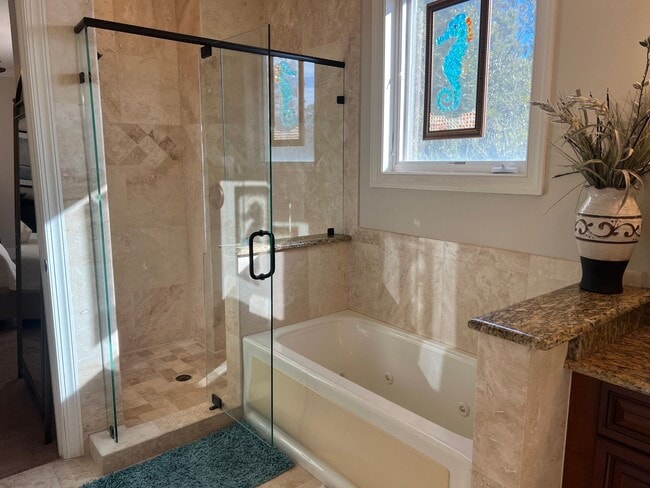 Building Photo - Walk to the Beach from this Furnished and Renovated Condo!