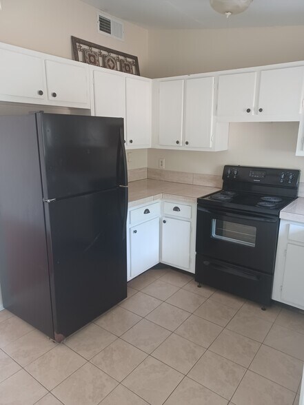 Building Photo - 2053 Syracuse Ct NE