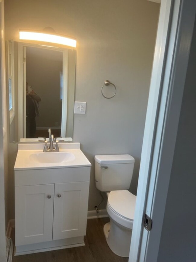 Building Photo - Recently Renovated Single Family