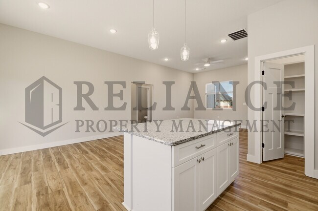 Building Photo - 619 Elmwood St