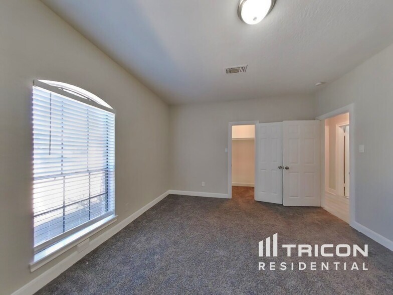 Building Photo - 7411 Las Brisas Dr