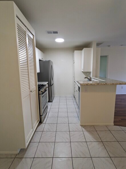 Building Photo - 26200 Redlands Blvd