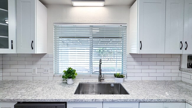 Building Photo - 8421 Randy Dr