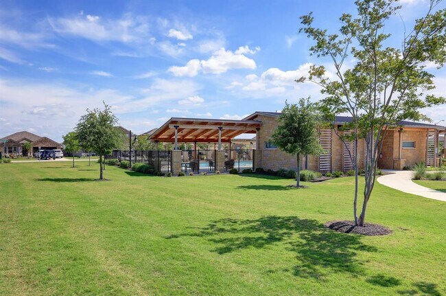Building Photo - 206 Creek Hollow Dr