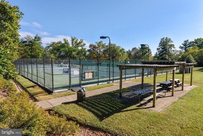 Building Photo - 11500 Fairway Dr