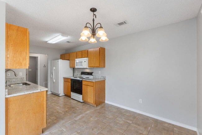 Building Photo - 8828 Arlington Ln