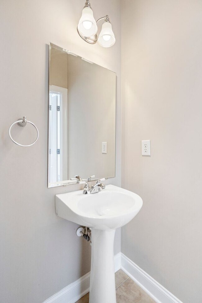 Building Photo - 3 bedroom, 2 1/2 bath unfurnished Townhouse located in Surf City-Ocean views