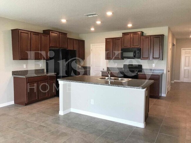 Building Photo - 9652 Sage Creek Dr