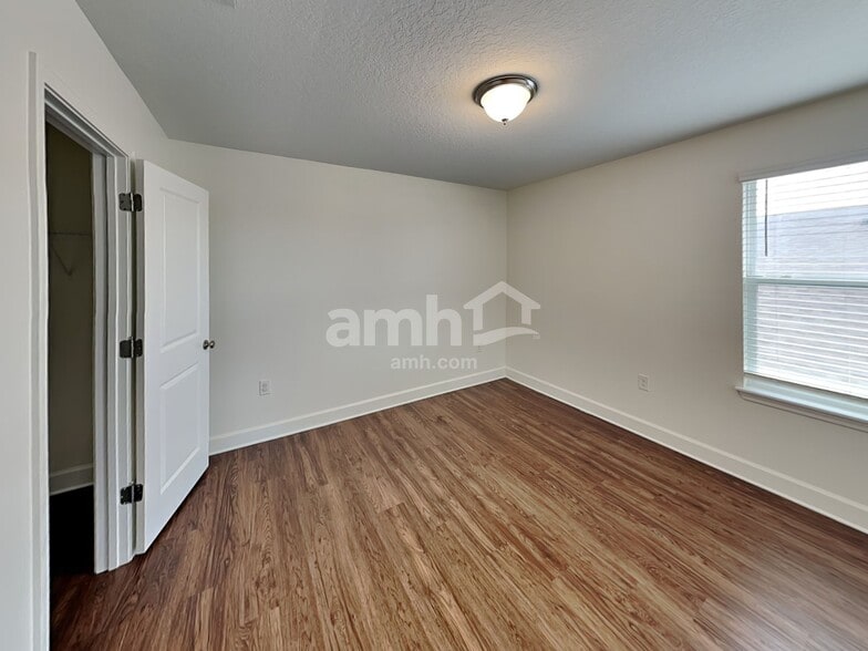 Building Photo - 315 Pine Terrace Dr