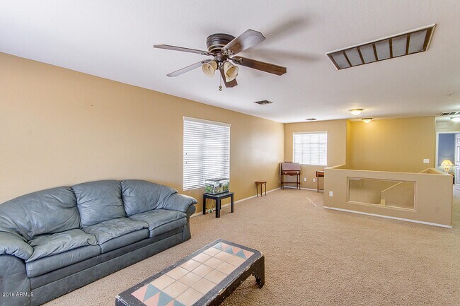 Building Photo - Amazing 4 bedrooms, 3 bathrooms house in P...