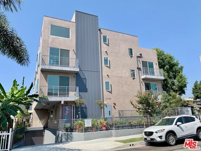 Building Photo - 11753 Iowa Ave